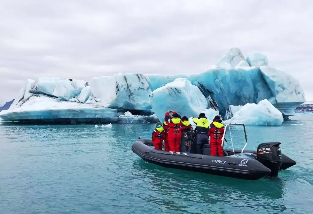 Iceland Day 8: Unforgettable Sunrise at Diamond Beach & Jokulsarlon